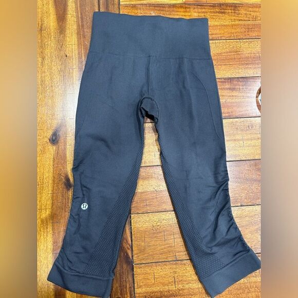 Lululemon Cropped Legging 17” - Picture 2 of 3